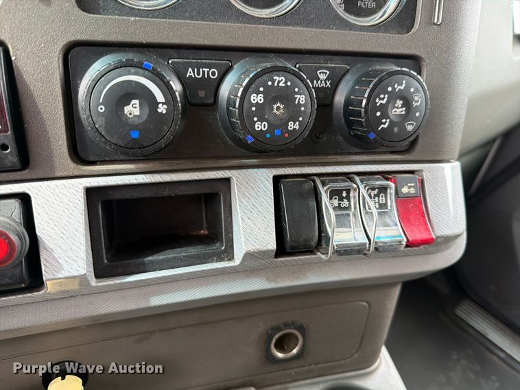 image for item EX4108 2014 Kenworth T680 semi truck