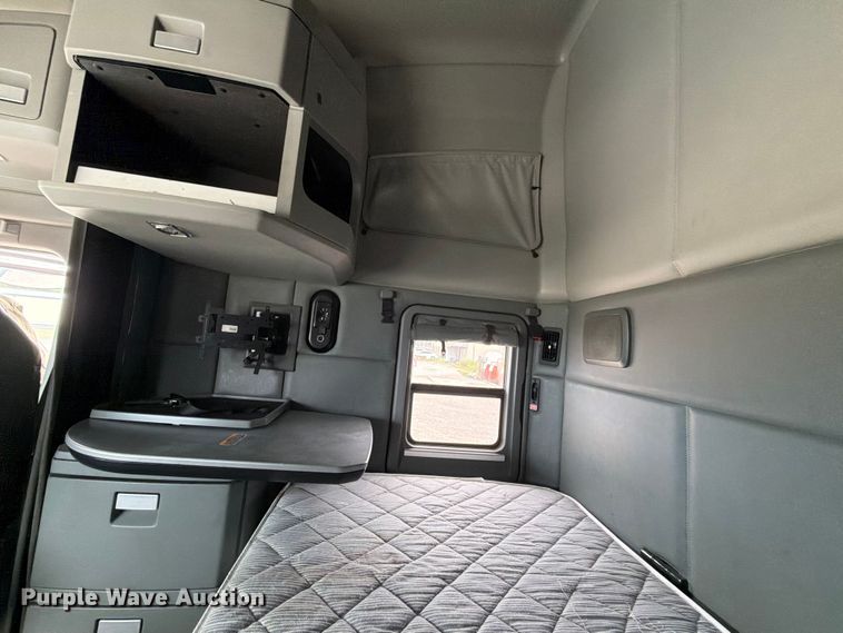 image for item EX4108 2014 Kenworth T680 semi truck