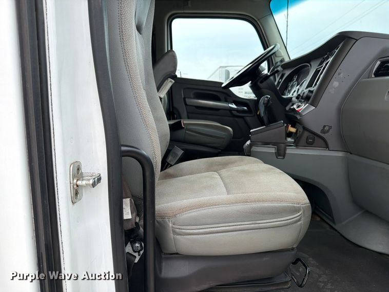image for item EX4108 2014 Kenworth T680 semi truck