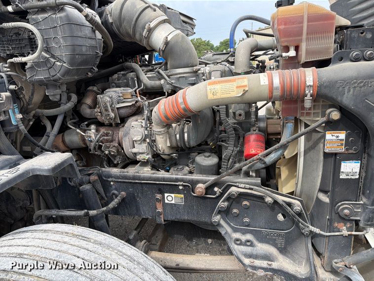 image for item EX4108 2014 Kenworth T680 semi truck