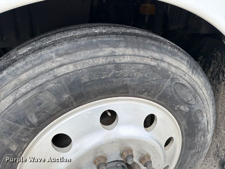 image for item EX4108 2014 Kenworth T680 semi truck