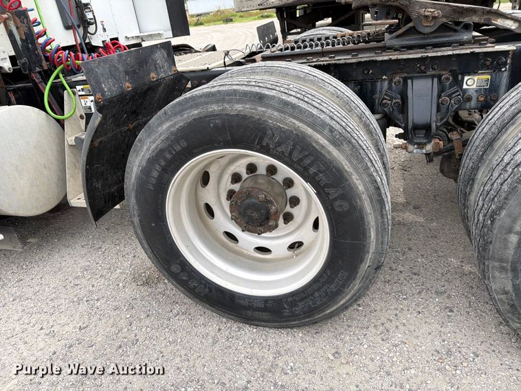 image for item EX4108 2014 Kenworth T680 semi truck