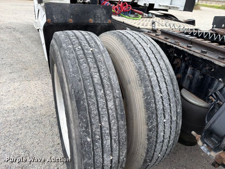 image for item EX4108 2014 Kenworth T680 semi truck