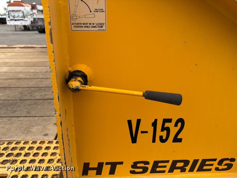 image for item FB5028 2007 Trail King TK70HT-502 drop deck hydraulic tail equipment trailer