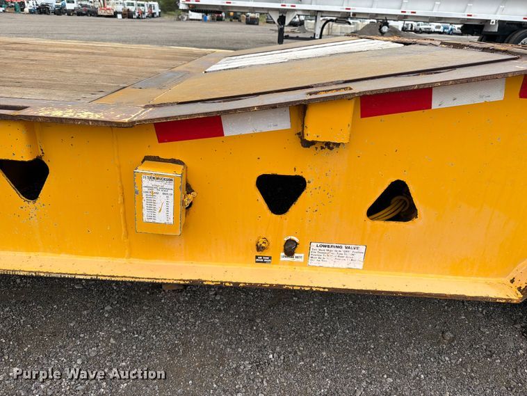 image for item FB5028 2007 Trail King TK70HT-502 drop deck hydraulic tail equipment trailer