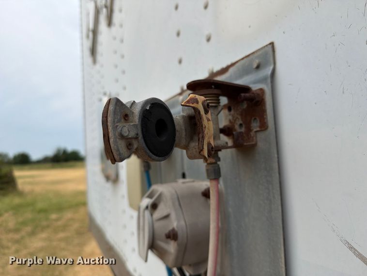 image for item FB5029 2010 Wabash dry van trailer