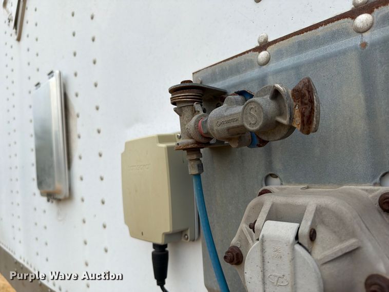 image for item FB5029 2010 Wabash dry van trailer