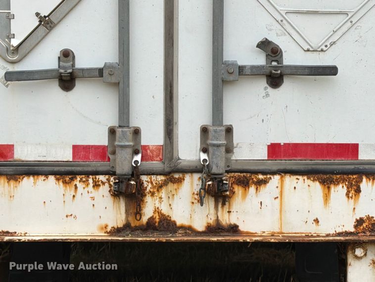 image for item FB5029 2010 Wabash dry van trailer