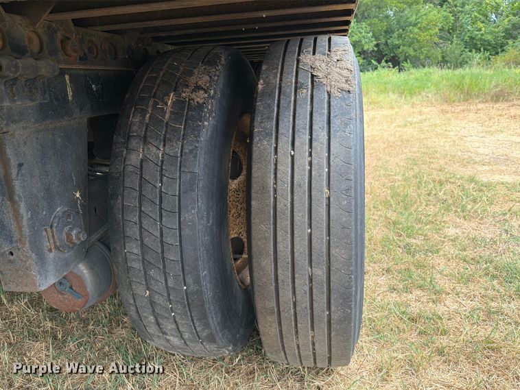 image for item FB5029 2010 Wabash dry van trailer