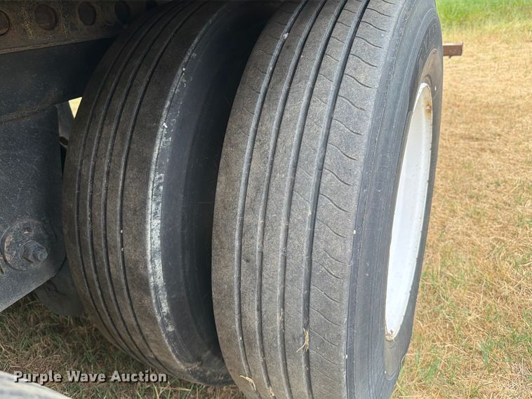 image for item FB5029 2010 Wabash dry van trailer