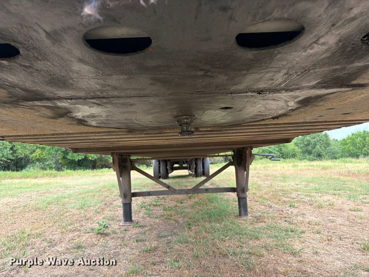 image for item FB5031 2012 Wabash dry van trailer