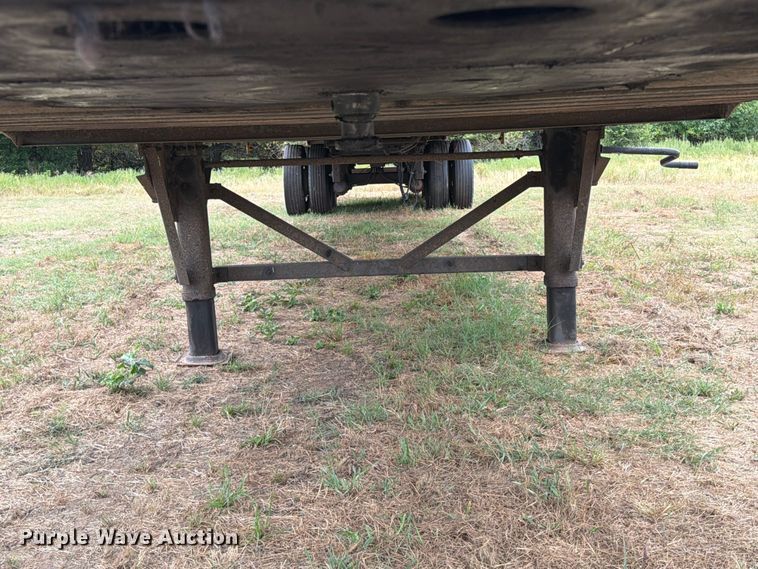 image for item FB5031 2012 Wabash dry van trailer