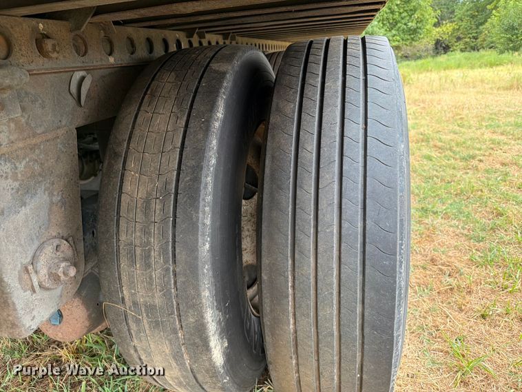 image for item FB5031 2012 Wabash dry van trailer