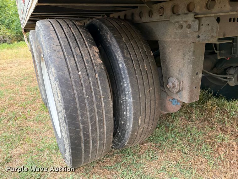 image for item FB5031 2012 Wabash dry van trailer