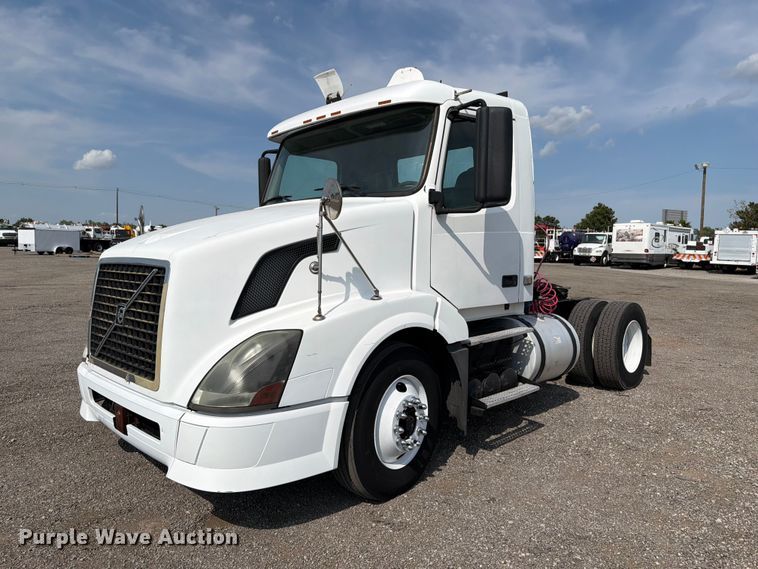 2008 Volvo VNL semi truck