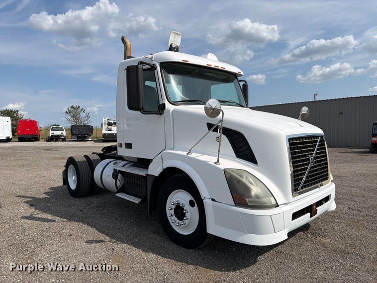 image for item FB5046 2008 Volvo VNL semi truck