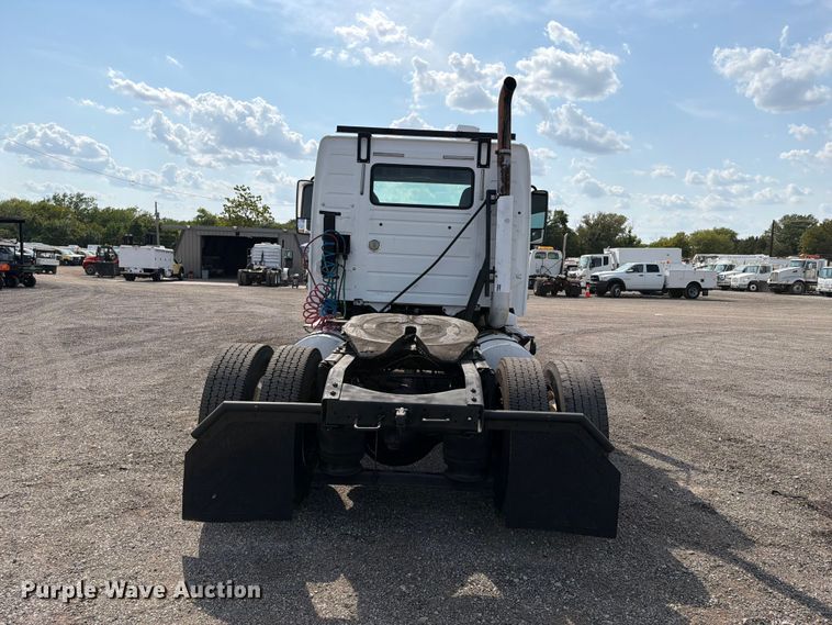 image for item FB5046 2008 Volvo VNL semi truck