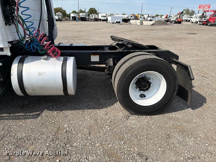 image for item FB5046 2008 Volvo VNL semi truck