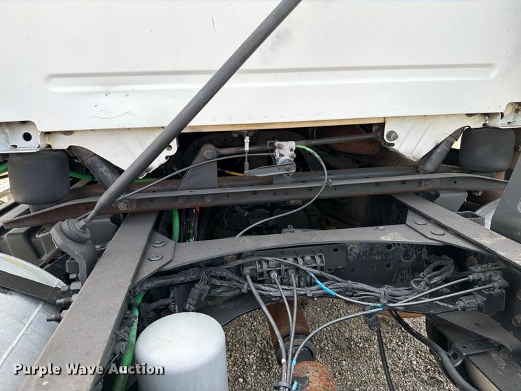 image for item FB5046 2008 Volvo VNL semi truck