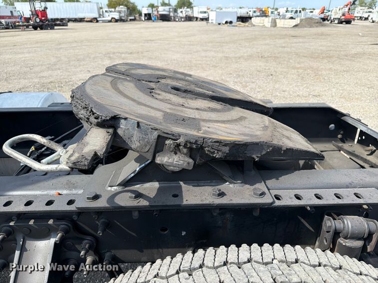 image for item FB5046 2008 Volvo VNL semi truck
