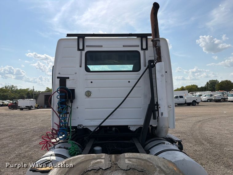 image for item FB5046 2008 Volvo VNL semi truck