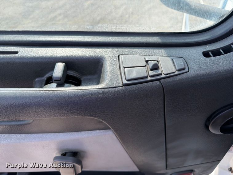 image for item FB5046 2008 Volvo VNL semi truck