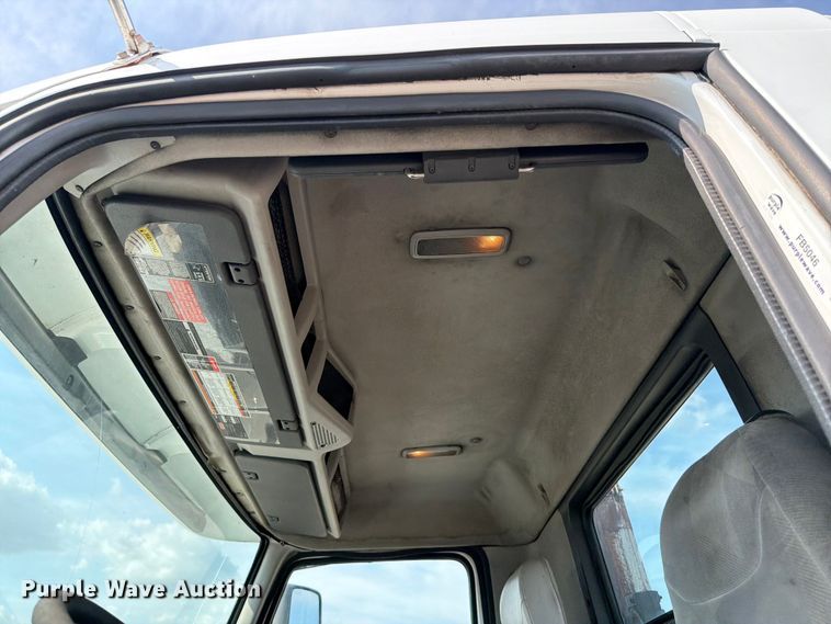 image for item FB5046 2008 Volvo VNL semi truck