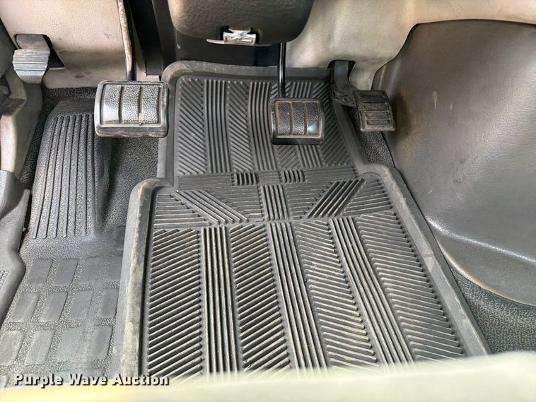image for item FB5046 2008 Volvo VNL semi truck
