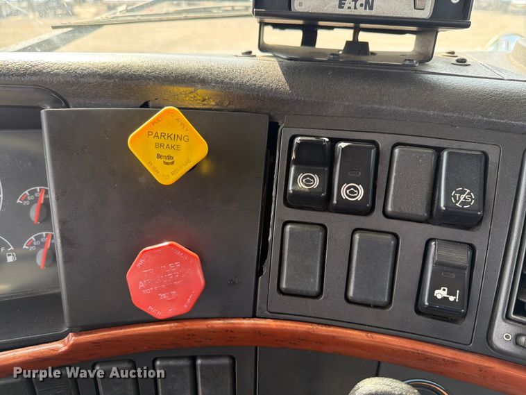 image for item FB5046 2008 Volvo VNL semi truck