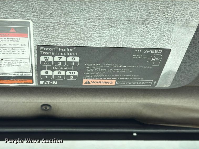 image for item FB5046 2008 Volvo VNL semi truck