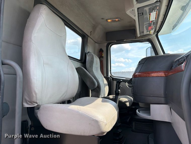 image for item FB5046 2008 Volvo VNL semi truck