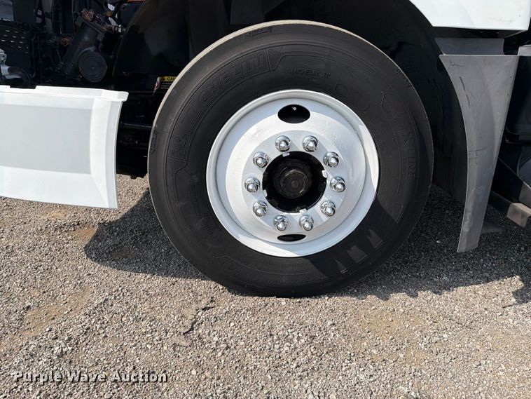 image for item FB5046 2008 Volvo VNL semi truck