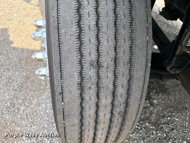 image for item FB5046 2008 Volvo VNL semi truck