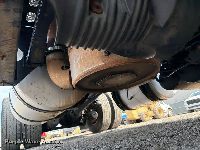 image for item FB5046 2008 Volvo VNL semi truck