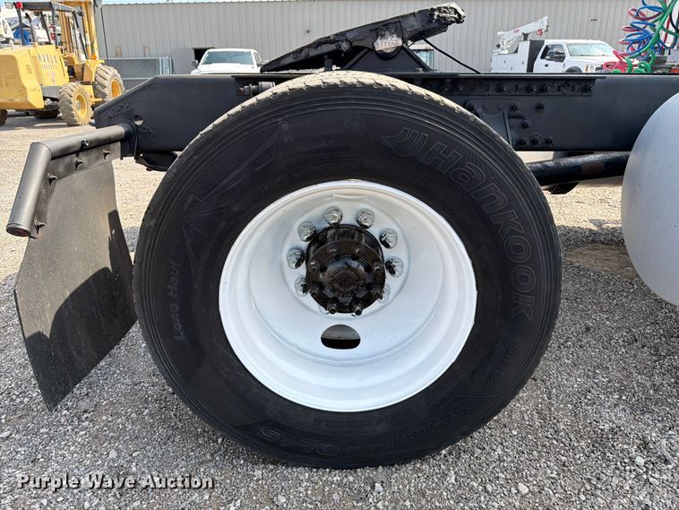 image for item FB5046 2008 Volvo VNL semi truck