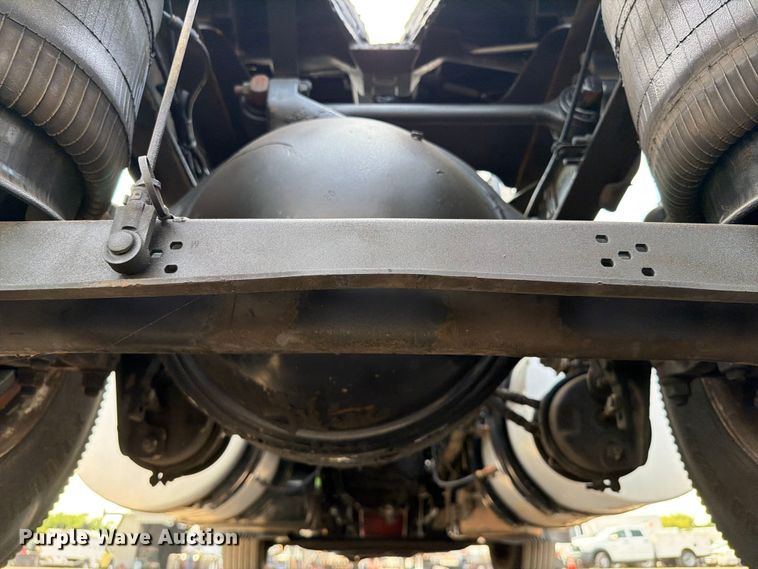 image for item FB5046 2008 Volvo VNL semi truck