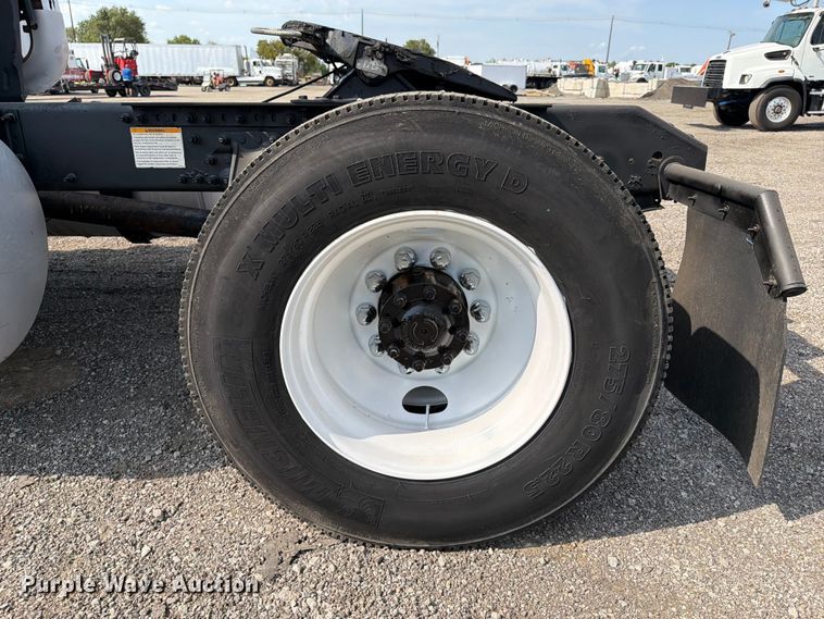 image for item FB5046 2008 Volvo VNL semi truck