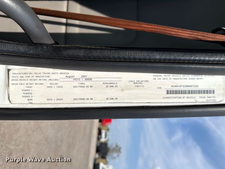 image for item FB5046 2008 Volvo VNL semi truck