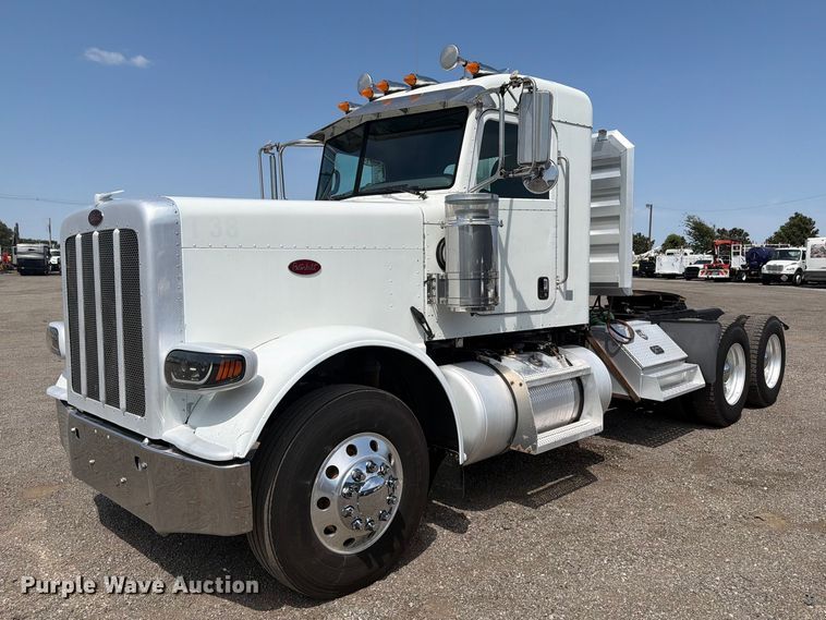 2012 Peterbilt 388 semi truck