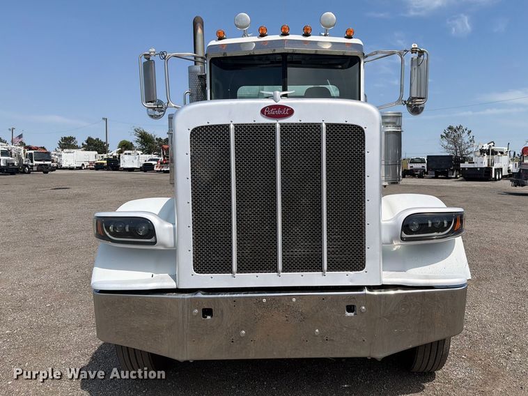 image for item FB5053 2012 Peterbilt 388 semi truck
