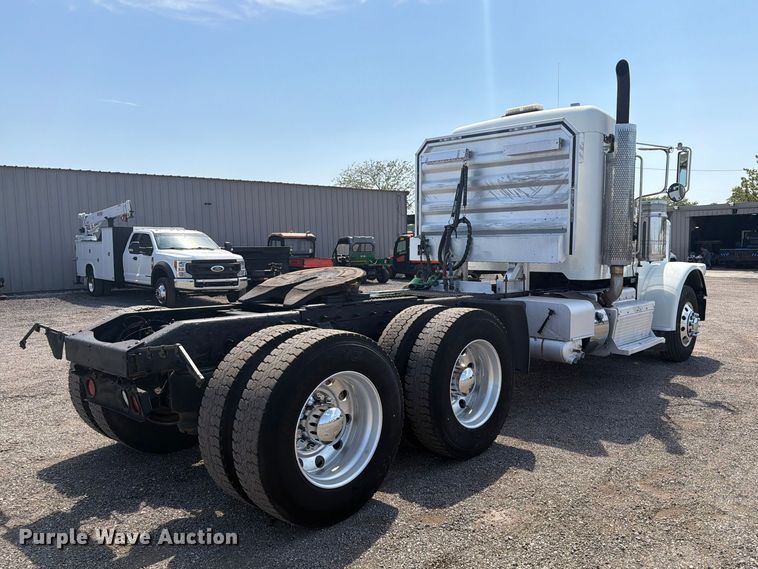 image for item FB5053 2012 Peterbilt 388 semi truck