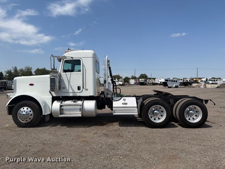 image for item FB5053 2012 Peterbilt 388 semi truck