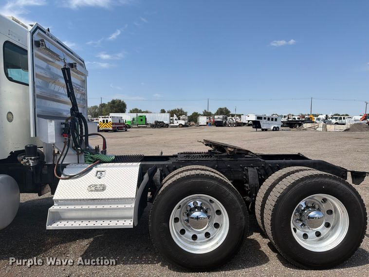 image for item FB5053 2012 Peterbilt 388 semi truck