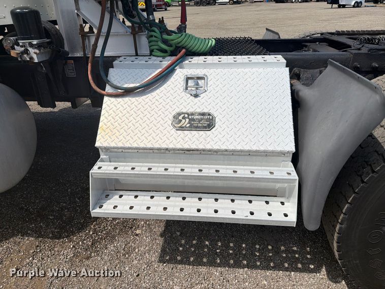 image for item FB5053 2012 Peterbilt 388 semi truck
