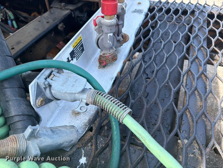 image for item FB5053 2012 Peterbilt 388 semi truck