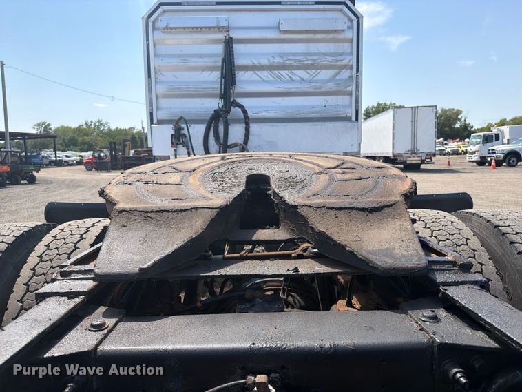 image for item FB5053 2012 Peterbilt 388 semi truck