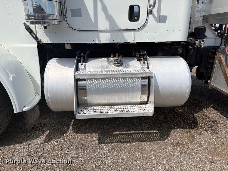 image for item FB5053 2012 Peterbilt 388 semi truck