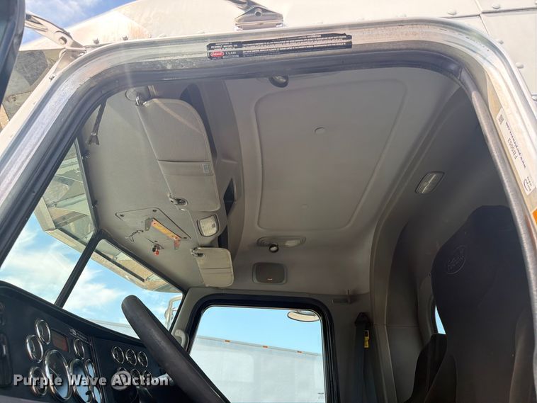 image for item FB5053 2012 Peterbilt 388 semi truck