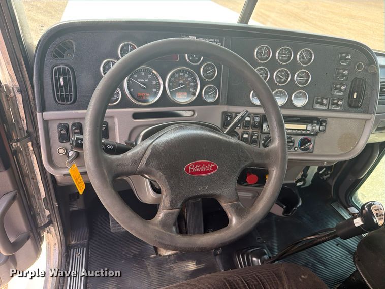 image for item FB5053 2012 Peterbilt 388 semi truck