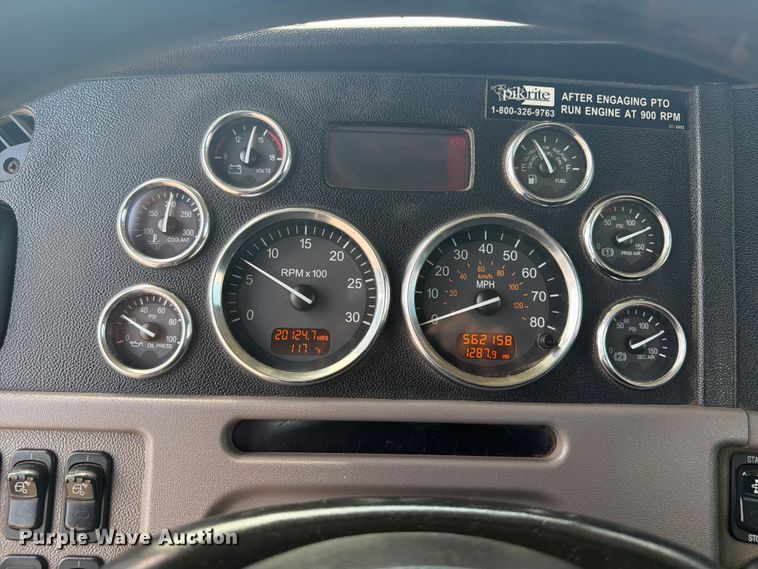 image for item FB5053 2012 Peterbilt 388 semi truck